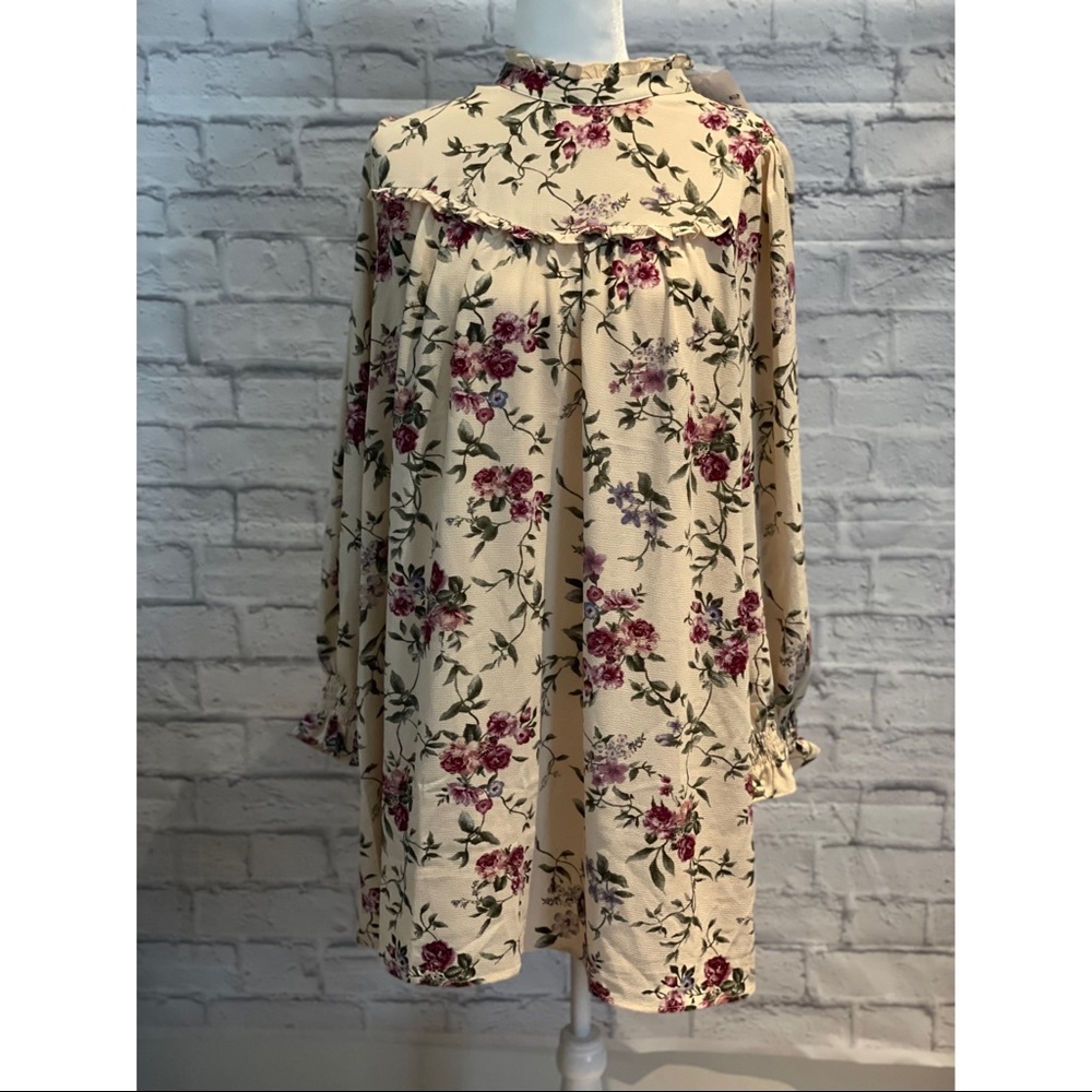 *NWT* Floral Ivory Dress